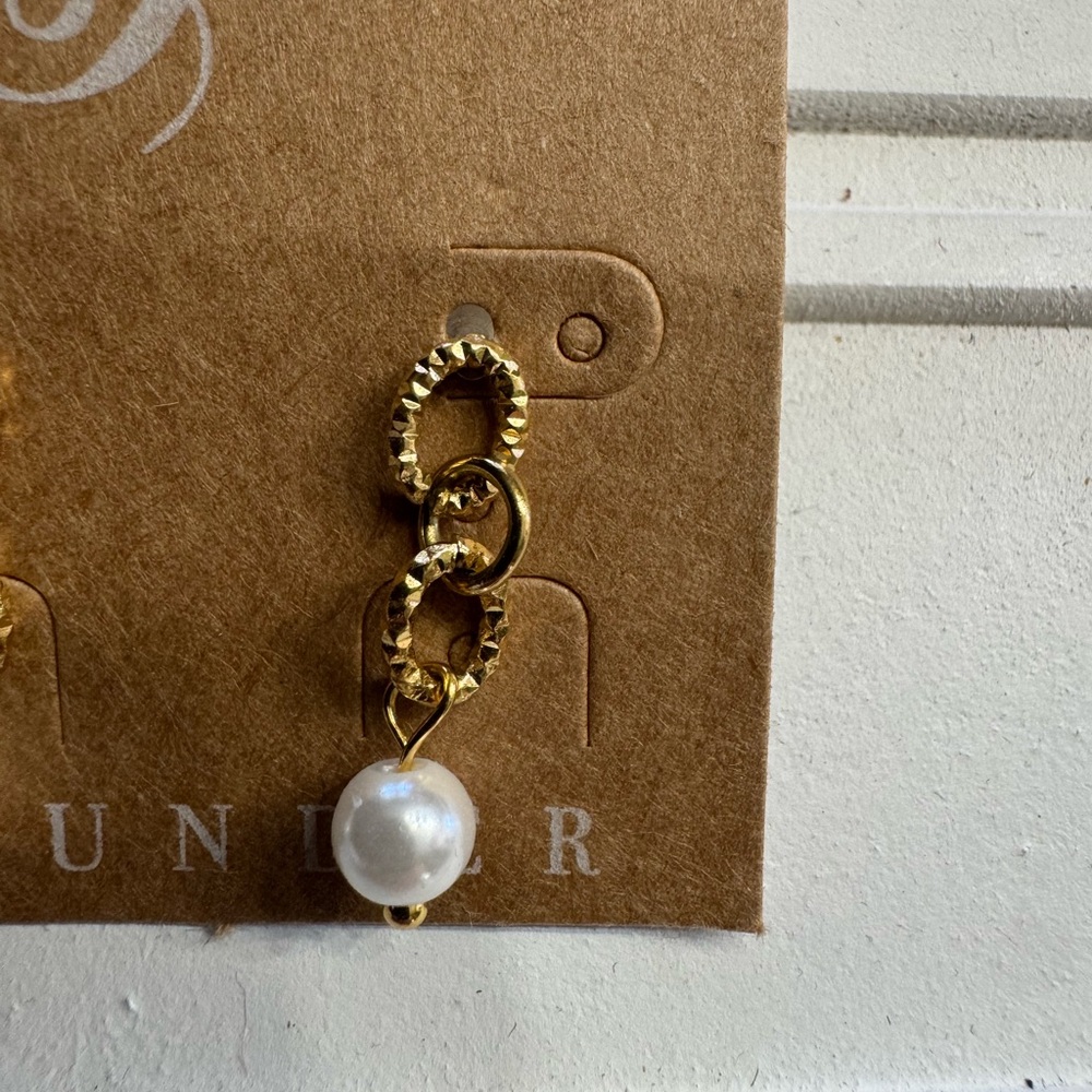 Plunder NEW Dangle Gold Link Faux Pearl Earrings - Picture 2 of 3